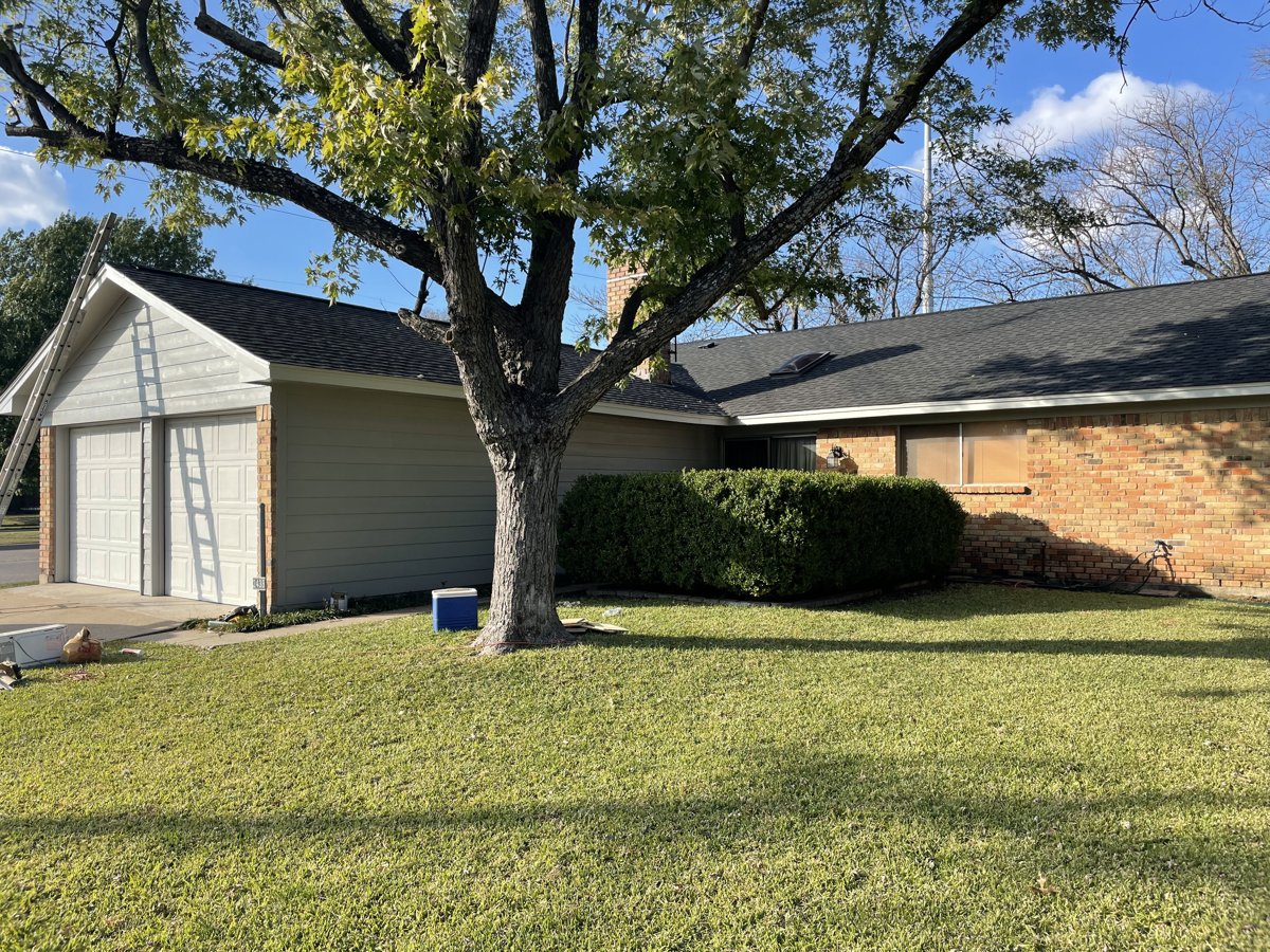 Home windows serviced by Texas Roofing & Construction